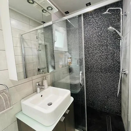 Luxury 1 *